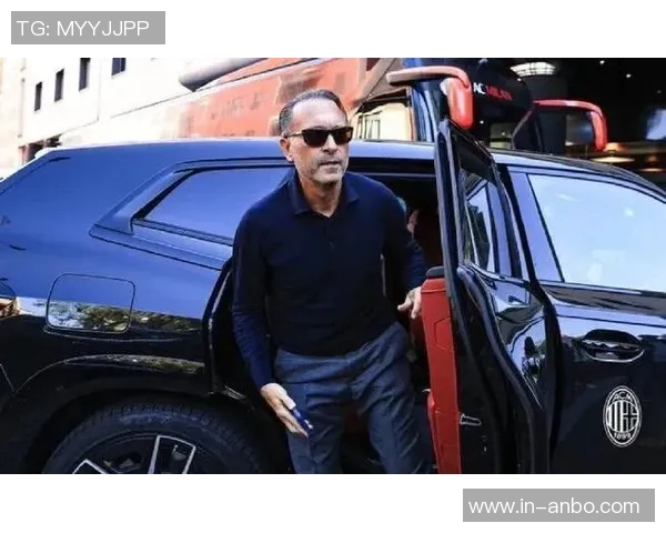 红鸟资本创始人卡尔迪纳莱重返米兰与球队高层球员进行深入交流